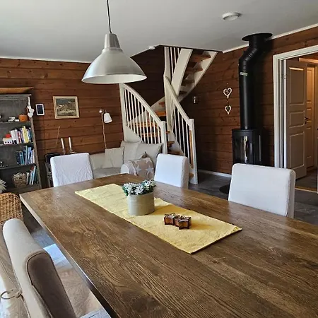 Holiday home Kvaeven Golfhytte